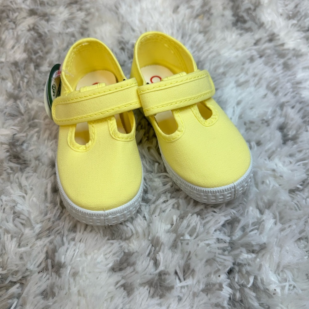 Cienta Yellow Kids Canvas Mary Jane Sneakers - Picture 2 of 6